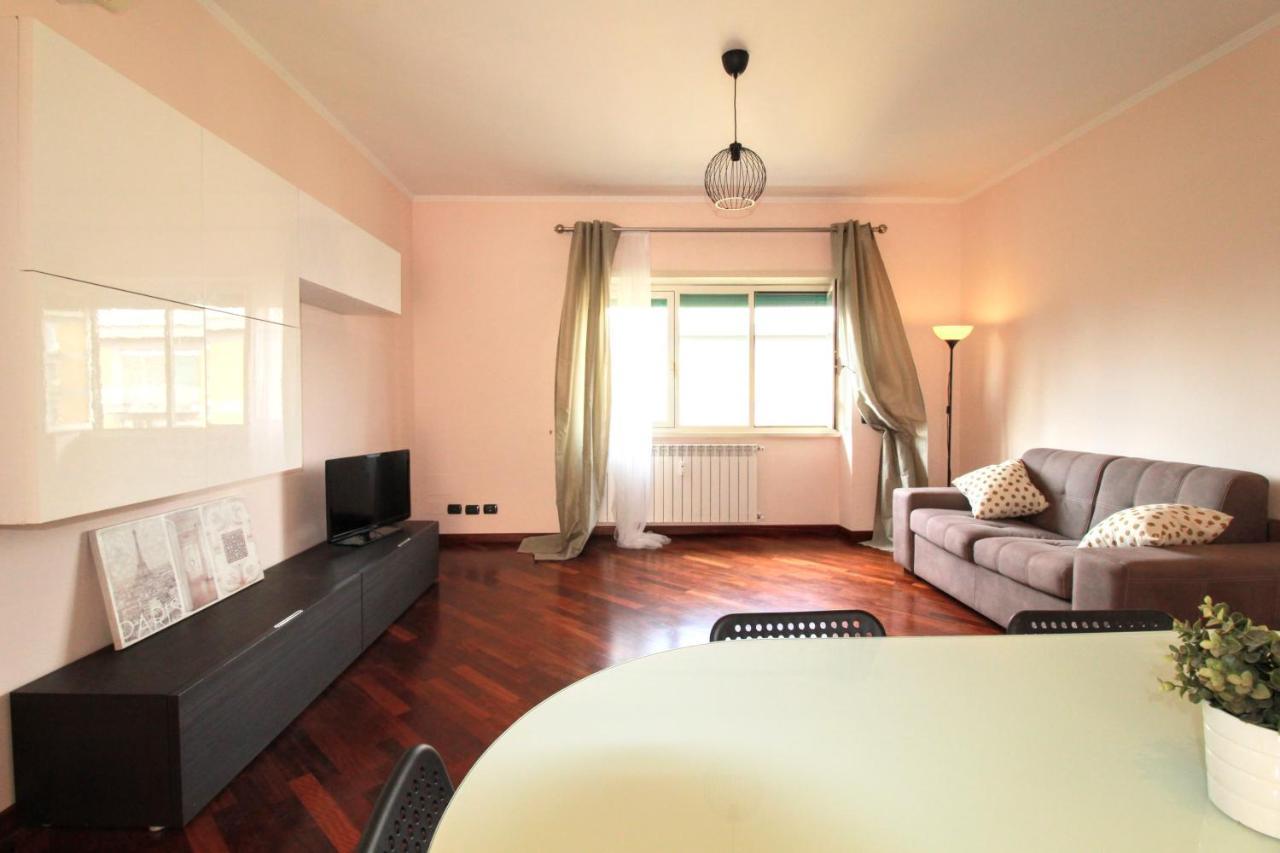 Apartment Via Gentiloni,40 Metro Jonio Rom